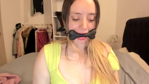 Snapshot of kittywantslove23 chatting on October 15, 2025, 10:43 pm kittywantslove23 online show from October 15, 2025, 10:43 pm