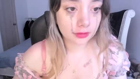 Snapshot of kittywantslove23 chatting on October 19, 2025, 8:42 pm kittywantslove23 online show from October 19, 2025, 8:42 pm