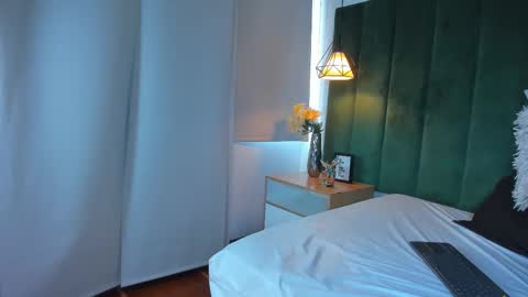 Snapshot of kittyy_milk chatting on October 17, 2025, 8:33 pm K I T T Y Y online show from October 17, 2025, 8:33 pm