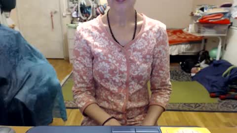 Snapshot of kiuminberry chatting on September 27, 2025, 12:54 pm KiuminBerry online show from September 27, 2025, 12:54 pm