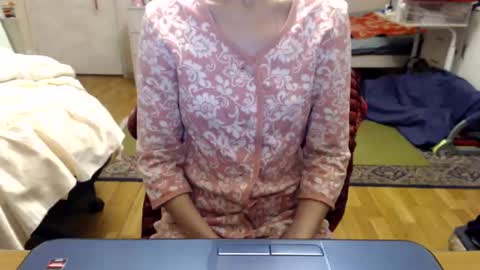 Snapshot of kiuminberry chatting on October 7, 2025, 12:24 pm KiuminBerry online show from October 7, 2025, 12:24 pm