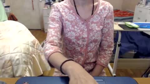 Snapshot of kiuminberry chatting on November 2, 2025, 9:00 am KiuminBerry online show from November 2, 2025, 9:00 am