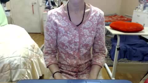 Snapshot of kiuminberry chatting on November 3, 2025, 7:42 am KiuminBerry online show from November 3, 2025, 7:42 am