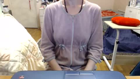 Snapshot of kiuminberry chatting on November 8, 2025, 11:32 am KiuminBerry online show from November 8, 2025, 11:32 am