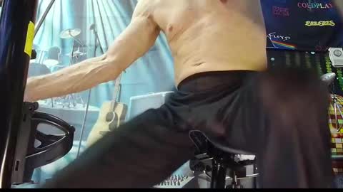 kiveuxmakeu online show from September 27, 2025, 4:45 pm