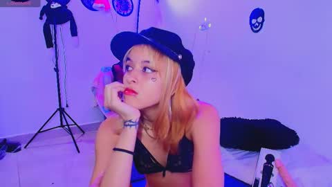 Lizeth online show from December 21, 2024, 6:44 pm