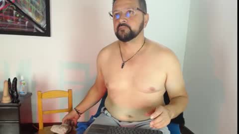 Klarck  online show from March 8, 2025, 4:06 pm
