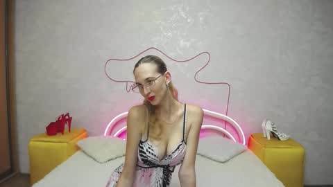 Klary online show from October 5, 2025, 6:12 am