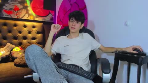 Snapshot of klaus_sunrise_xx chatting on October 20, 2025, 6:58 am KLAUS online show from October 20, 2025, 6:58 am