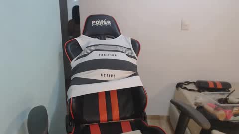 klauss 123 online show from February 4, 2025, 4:48 am