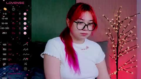 Klee online show from November 8, 2025, 4:45 am