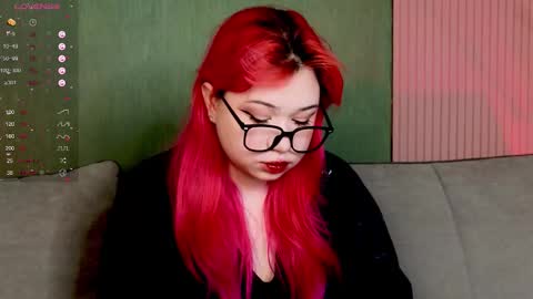 Klee online show from November 11, 2025, 5:07 am