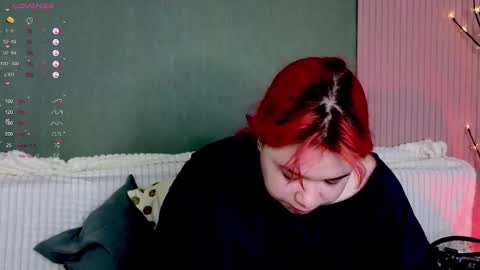 Klee online show from November 16, 2025, 4:18 am