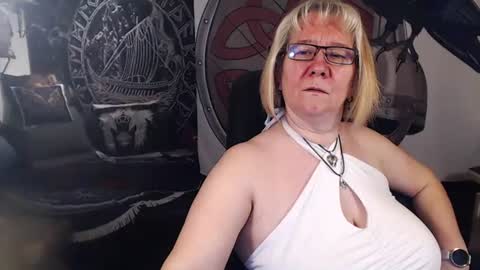 Snapshot of kleiner_teufel chatting on February 1, 2025, 4:54 pm Michelle online show from February 1, 2025, 4:54 pm