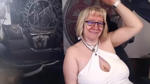 Snapshot of kleiner_teufel chatting on February 2, 2025, 3:28 pm Michelle online show from February 2, 2025, 3:28 pm