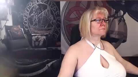 Snapshot of kleiner_teufel chatting on February 19, 2025, 6:43 pm Michelle online show from February 19, 2025, 6:43 pm