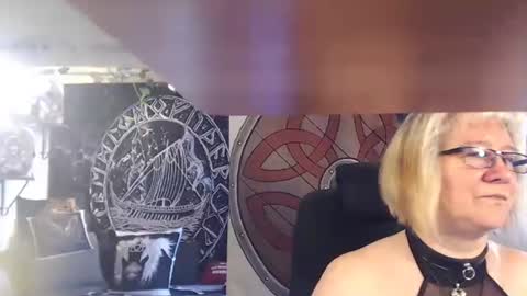 Snapshot of kleiner_teufel chatting on February 20, 2025, 12:15 pm Michelle online show from February 20, 2025, 12:15 pm