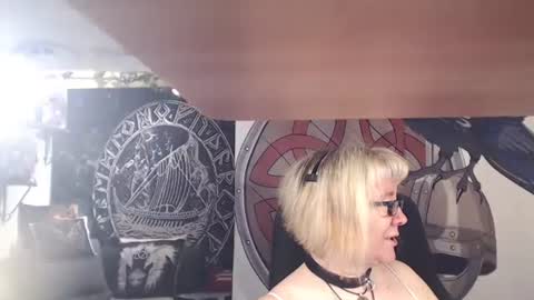 Snapshot of kleiner_teufel chatting on February 23, 2025, 5:12 am Michelle online show from February 23, 2025, 5:12 am