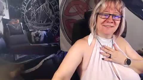 Snapshot of kleiner_teufel chatting on September 17, 2025, 6:37 am Michelle online show from September 17, 2025, 6:37 am