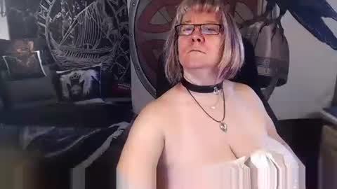 Snapshot of kleiner_teufel chatting on October 9, 2025, 6:55 am Michelle online show from October 9, 2025, 6:55 am