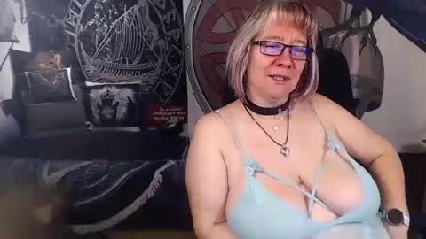 Snapshot of kleiner_teufel chatting on October 22, 2025, 6:24 am Michelle online show from October 22, 2025, 6:24 am