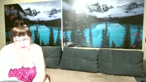 Kleosnow online show from September 23, 2025, 8:39 am