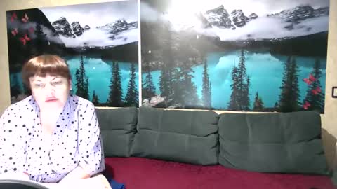 Kleosnow online show from October 4, 2025, 8:56 am