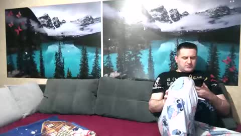 Kleosnow online show from November 5, 2025, 9:20 am