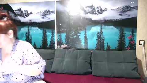 Kleosnow online show from December 1, 2025, 9:03 am