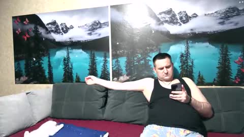 Kleosnow online show from April 25, 2026, 4:37 pm