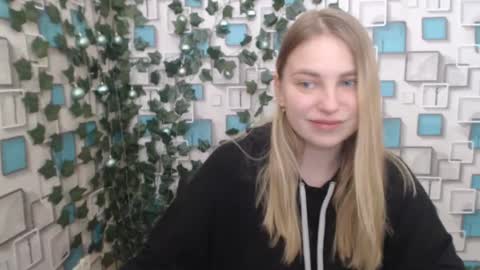 klerkarina online show from January 4, 2025, 9:10 am