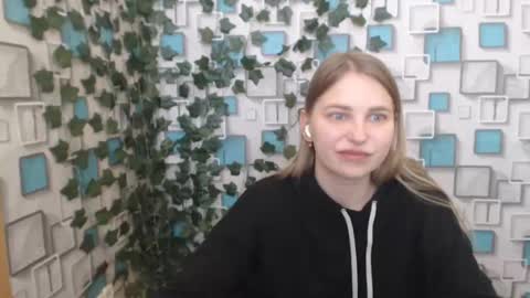 klerkarina online show from February 18, 2025, 9:21 am