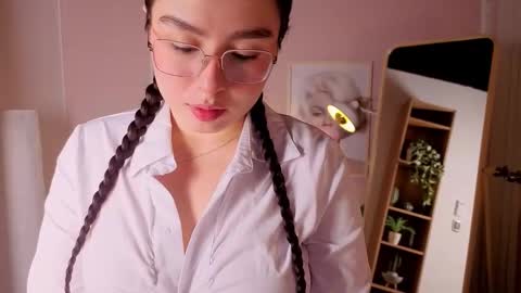 Snapshot of kloe222 chatting on October 14, 2025, 2:18 pm kloe222 online show from October 14, 2025, 2:18 pm