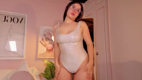 Snapshot of kloe222 chatting on October 15, 2025, 2:39 pm kloe222 online show from October 15, 2025, 2:39 pm