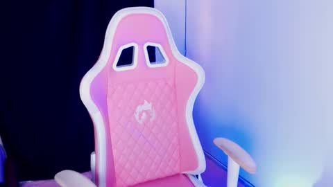 Kloe online show from November 18, 2025, 7:40 pm