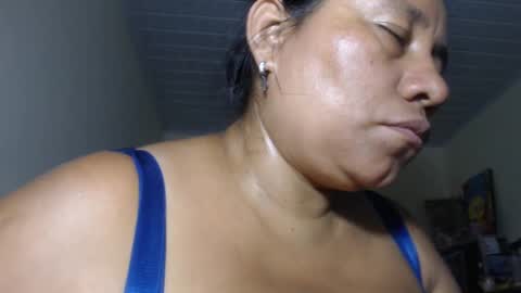 Snapshot of kloe_boobs chatting on September 17, 2025, 7:54 am Kloe online show from September 17, 2025, 7:54 am