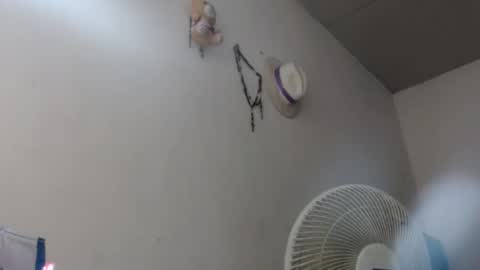 Kloe online show from December 13, 2025, 10:37 pm