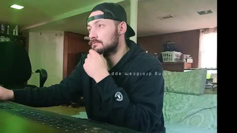 LOUiViLAN online show from February 25, 2025, 7:47 pm