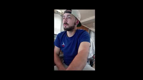 LOUiViLAN online show from October 5, 2025, 5:55 pm