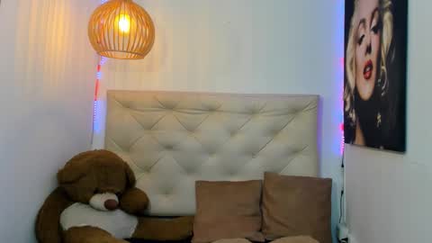 Snapshot of kmi_pearl chatting on September 13, 2025, 12:16 pm Kmi Pearl online show from September 13, 2025, 12:16 pm