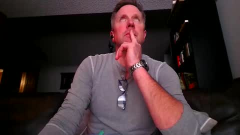 Knight3975 online show from May 7, 2026, 4:07 am