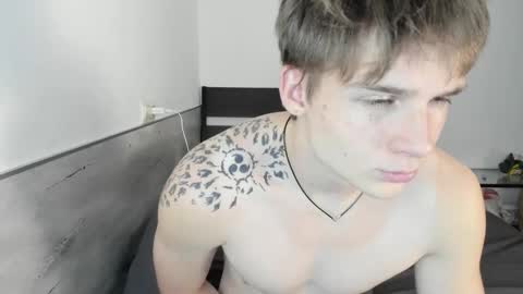 Snapshot of knotsiemens chatting on October 17, 2025, 2:26 am Adam online show from October 17, 2025, 2:26 am