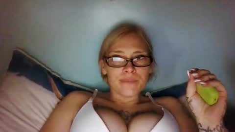 Snapshot of kochamciemichelle chatting on March 22, 2026, 6:00 pm kochamciemichelle online show from March 22, 2026, 6:00 pm