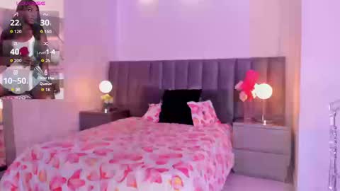 Kollin  online show from September 25, 2025, 1:26 pm