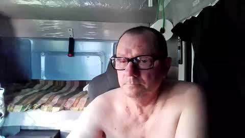 Snapshot of komputer123456789 chatting on April 12, 2026, 6:29 am Bogdan online show from April 12, 2026, 6:29 am