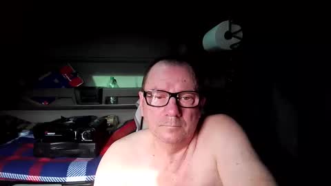Snapshot of komputer123456789 chatting on April 19, 2026, 7:29 am Bogdan online show from April 19, 2026, 7:29 am