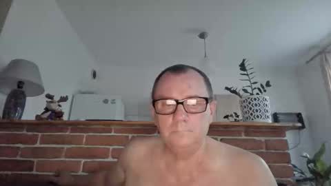 Snapshot of komputer123456789 chatting on May 2, 2026, 6:13 pm Bogdan online show from May 2, 2026, 6:13 pm