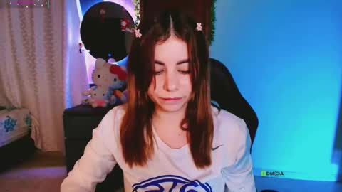 YINI online show from October 19, 2025, 3:07 am