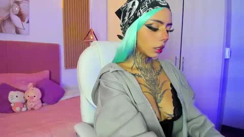 Snapshot of korarousee chatting on October 6, 2025, 1:30 pm Kora  online show from October 6, 2025, 1:30 pm