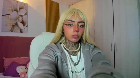 Snapshot of korarousee chatting on October 12, 2025, 1:21 pm Kora  online show from October 12, 2025, 1:21 pm